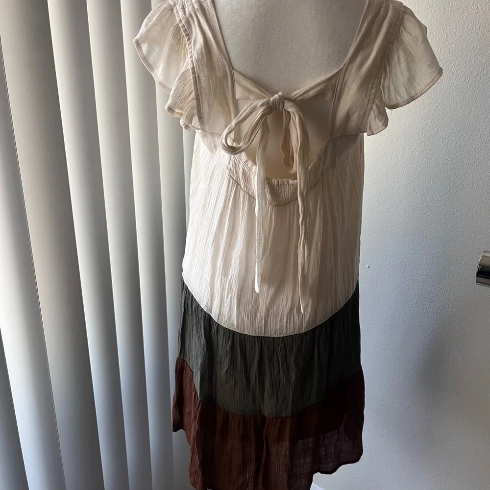 MINE Colorblock Ruffle Dress - Picture 5 of 10